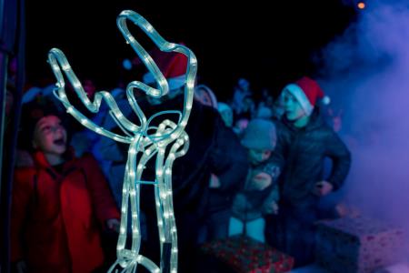 Prihod Dedka Mraza s spremstvom